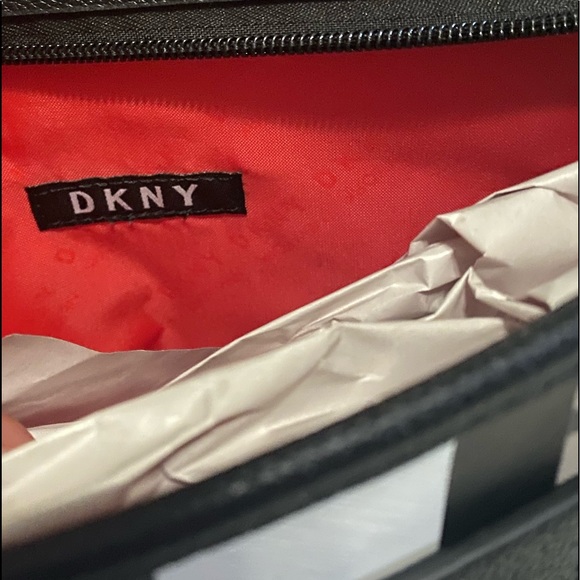 NWT DKNY Cosmetic Bag - Picture 8 of 9